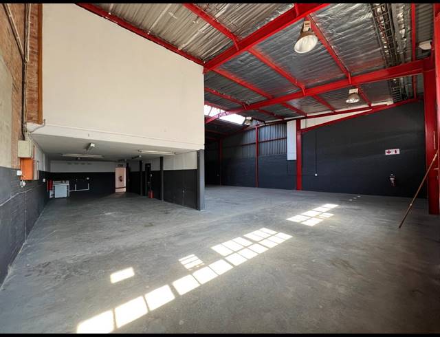 431M² WAREHOUSE TO LET IN STRIJDOMPARK